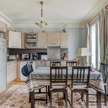 Apartman Haussmannien - 3 Pieces Avec Balcon