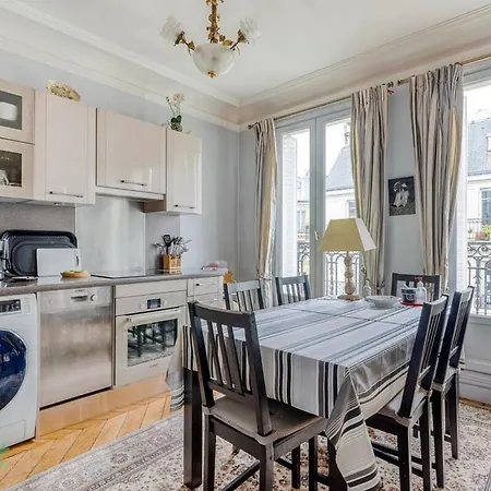 Haussmannien - 3 Pieces Avec Balcon Apartment *