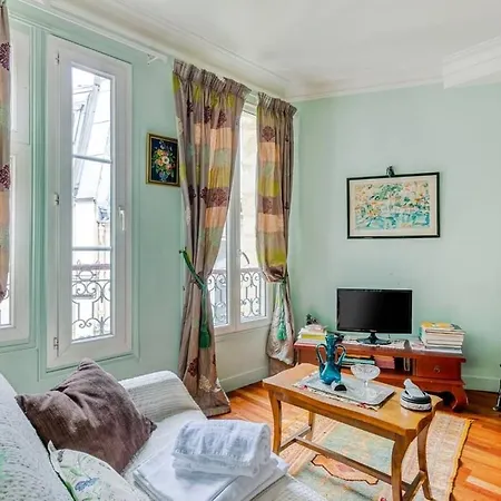 Apartment Haussmannien - 3 Pieces Avec Balcon Paris